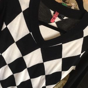 Fine Argyle V neck sweater